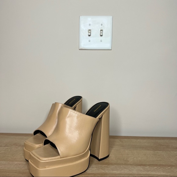PLT CHUNKY Beige Mules - Picture 2 of 8